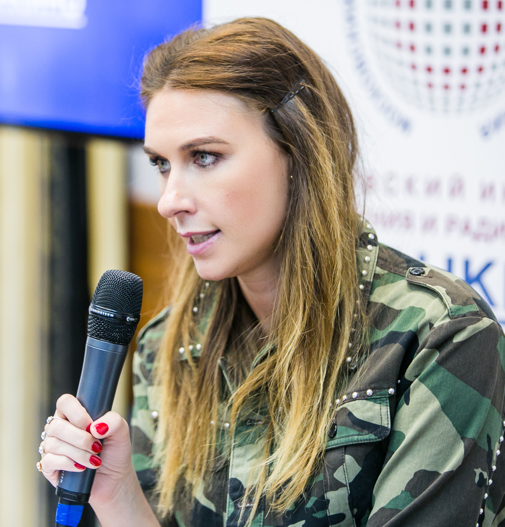 Дарья Веледеева, главный редактор «Harper's Bazaar», рассказала учащимся Высшей Школы «Останкино» о работе в модном журнале