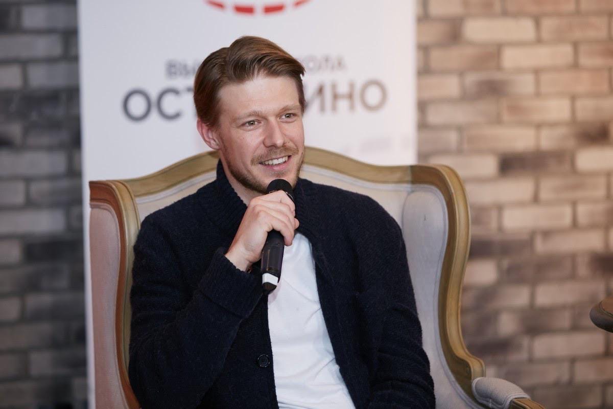Никита Ефремов провел мастер-класс по актёрскому мастерству в формате пресс-конференции в Высшей Школы Кино и Телевидения «Останкино»